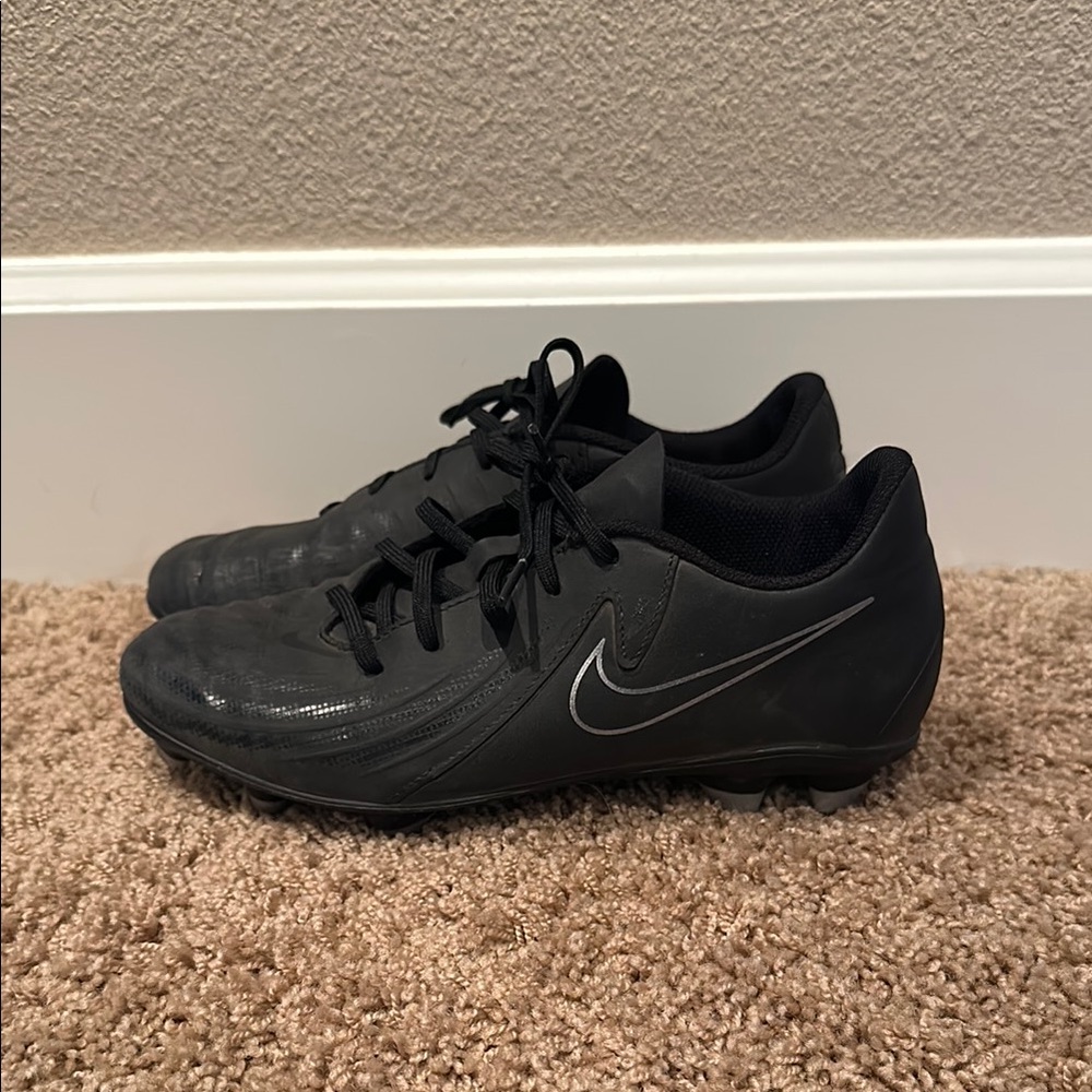 Nike Kids' Phantom GX 2 Club MG Soccer Cleats